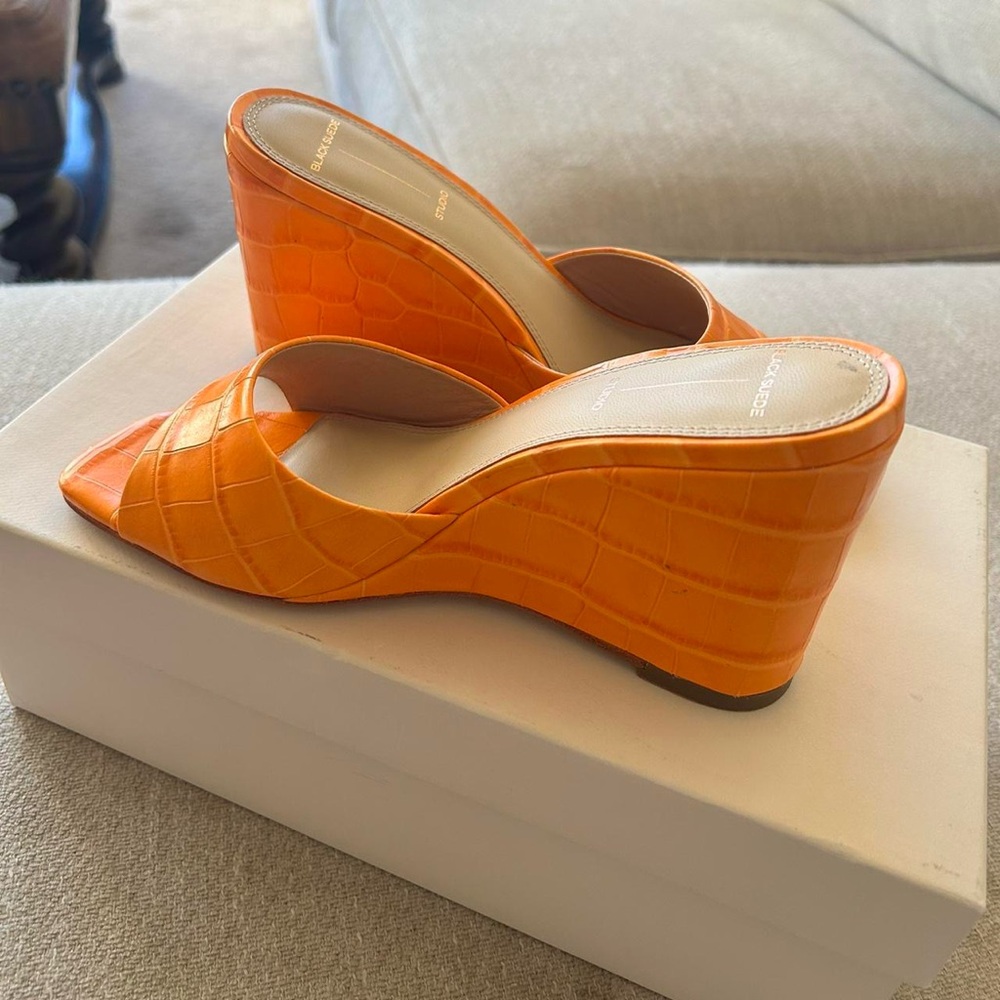 Black Suede Studio Orange crocodile embossed leather mules 🧡 - Picture 4 of 6